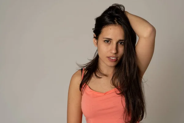 Primer Plano Retrato Una Joven Hermosa Mujer Latina Con Cara — Foto de Stock