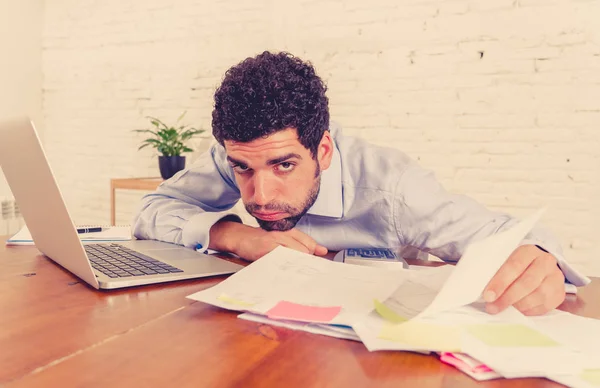 Jonge Ondernemer Small Business Eigenaar Betalen Van Rekeningen Investeringskosten Met — Stockfoto