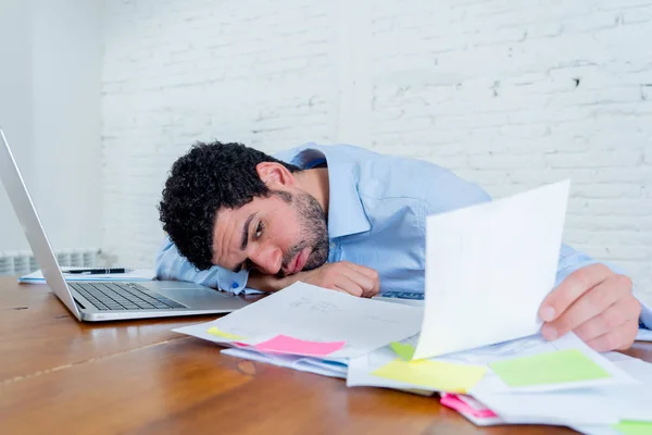 Jonge Ondernemer Small Business Eigenaar Betalen Van Rekeningen Investeringskosten Met — Stockfoto