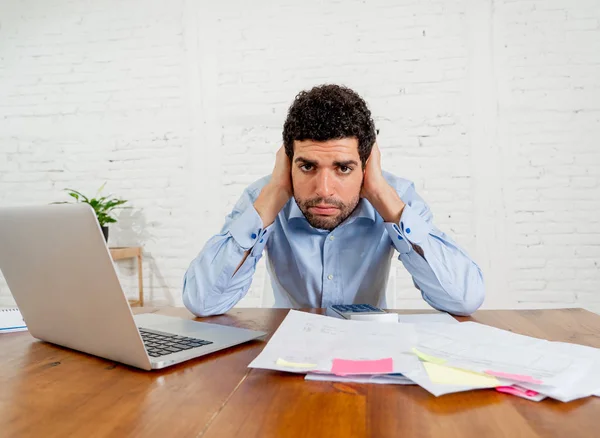 Jonge Ondernemer Small Business Eigenaar Betalen Van Rekeningen Investeringskosten Met — Stockfoto