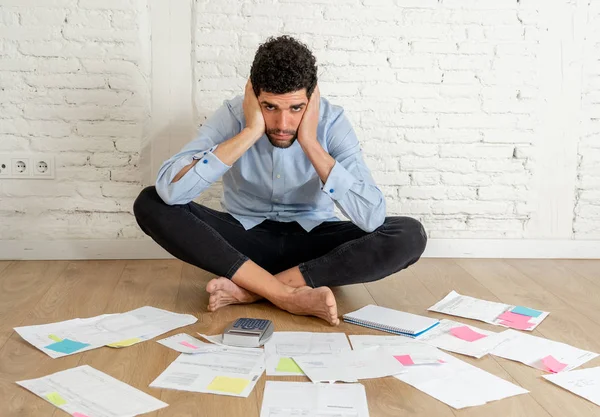 Orolig Ung Man Känsla Stressad Och Desperat Marken Vid Nya — Stockfoto