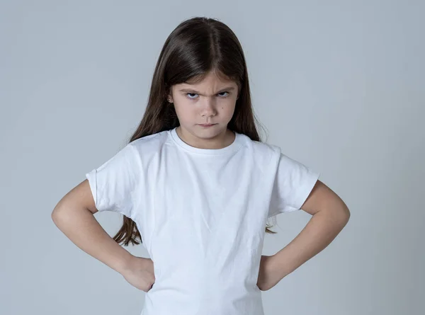 Portret Van Een Schattig Mooi Kind Meisje Zoek Boos Teleurgesteld — Stockfoto