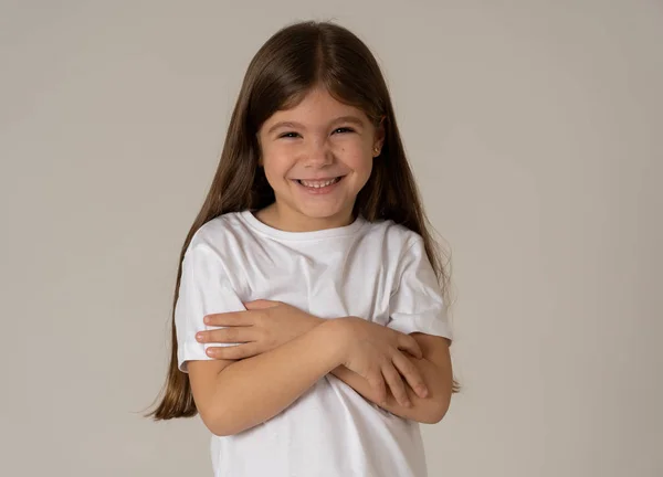 Carino Felice Fiducioso Successo Orgogliosa Bambina Sorridente Alla Fotocamera Emozioni — Foto Stock