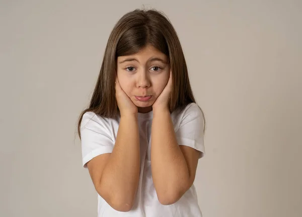 Retrato Niño Muy Pequeño Que Infeliz Triste Haciendo Graciosas Expresiones — Foto de Stock