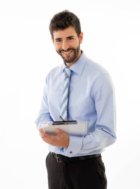 Sakallı mavi gözleri ve güzel gülümseme ile genç çekici adam Portresi. Bin yıllık hipster modeli emin poz ve nötr arka plan karşı modelleme hissi. yaşam tarzı ve güzellik kavramı.