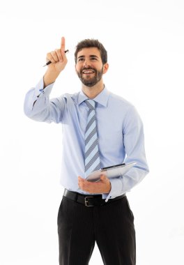 Genç çekici işadamı sanal bir ekran kullanarak olarak kopyalama alanı işaret. Güler yüzlü, kendinden emin ve başarılı bir duygu. İş hayatında iş eğitimi, başarı ve yeni teknoloji.