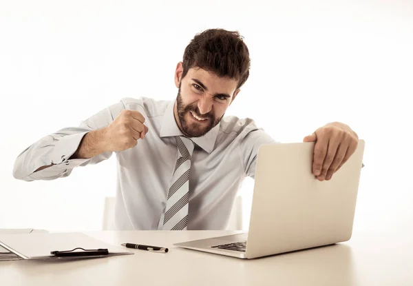 Empresario Caucásico Enojado Desesperado Gritando Computadora Sintiéndose Cansado Sobrecargado Trabajo — Foto de Stock