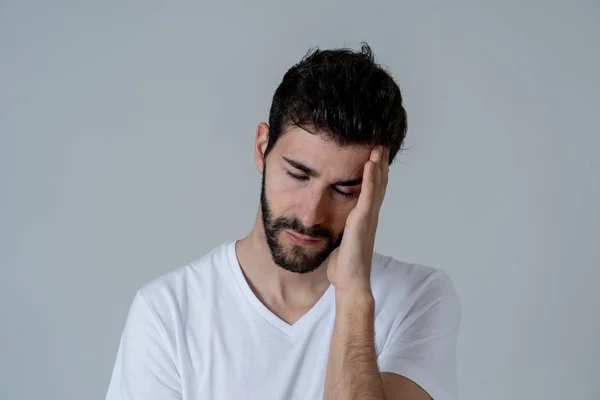 Młody Smutny Człowiek Zaniepokojony Zaniepokojony Patrząc Depresję Zdesperowany Smutek Uczucie — Zdjęcie stockowe