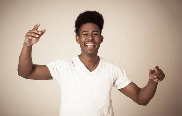 Sorprendido Emocionado Afroamericano Hombre Lograr Objetivo Ganar Adolescente Sorprendido Riendo — Foto de Stock