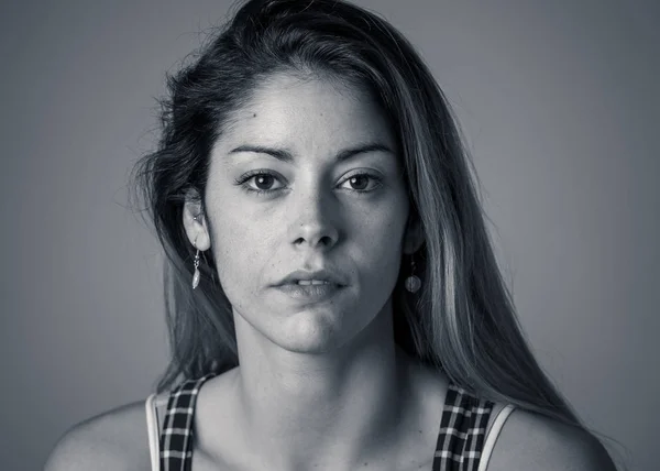 Primer Plano Retrato Mujer Joven Bastante Caucásica Con Pelo Rubio — Foto de Stock