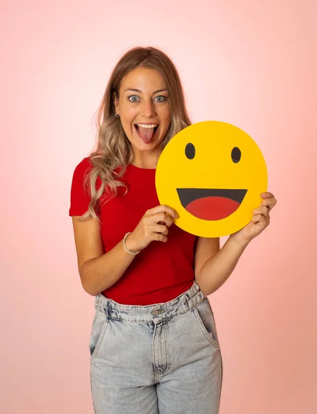 Atractiva Mujer Joven Sosteniendo Cara Feliz Icono Emoticono Emocionado Ser —  Fotos de Stock