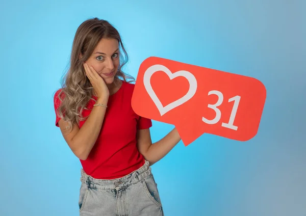 Aantrekkelijke Vrouw Met Hart Symbool Van Liefde Social Media Notificatie — Stockfoto