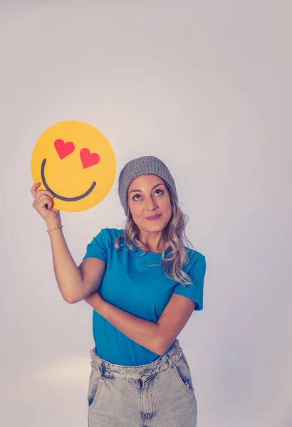 Jovem Atraente Segurando Olhos Corações Amor Enfrentam Emoji Sentindo Feliz — Fotografia de Stock