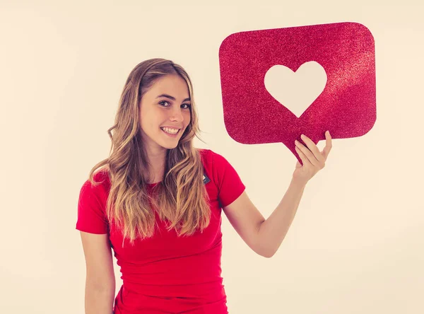 Attraktive Frau Mit Herz Symbol Für Likes Und Liebe Social — Stockfoto