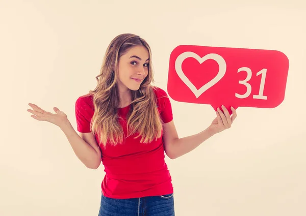 Mujer Atractiva Sosteniendo Símbolo Del Corazón Gusta Encanta Icono Notificación —  Fotos de Stock