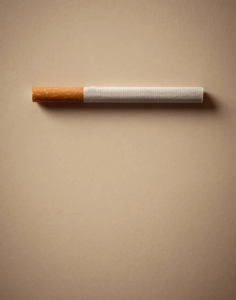 Une Cigarette Isolée Image Conceptuelle Avec Espace Copie Pour Texte — Photo