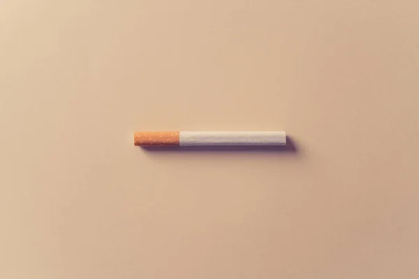 Une Cigarette Isolée Image Conceptuelle Avec Espace Copie Pour Texte — Photo