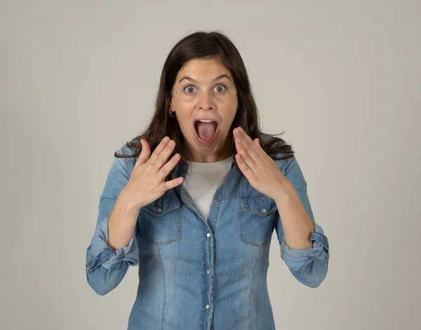 Emoções Expressões Humanas Retrato Bela Mulher Chocada Ouvindo Notícias Inesperadas — Fotografia de Stock