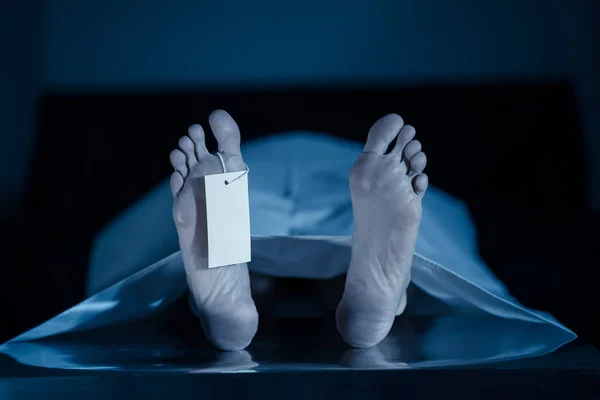 Крупным Планом Мертвого Тела Морге Больнице Наклейкой Палец Информационным Кольцом — стоковое фото
