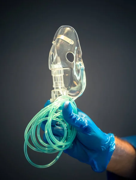 Covid Utbrott Utmattad Doktor Med Icke Invasiv Respirator Medicinsk Behandling — Stockfoto