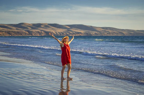 Happy Attractive Mature Woman Red Dress Enjoying Outdoors Freedom Beach — Stock Photo, Image