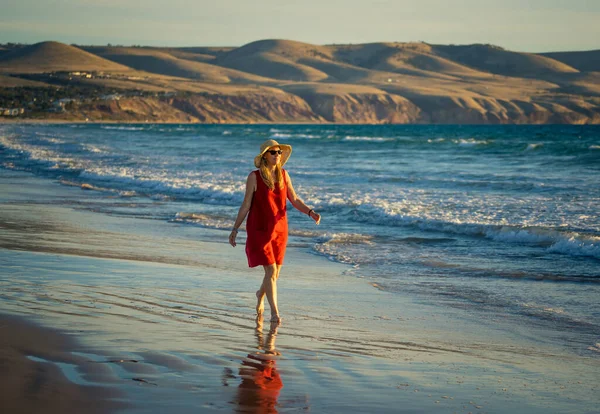 Happy Attractive Mature Woman Red Dress Enjoying Outdoors Freedom Beach — Stock Photo, Image