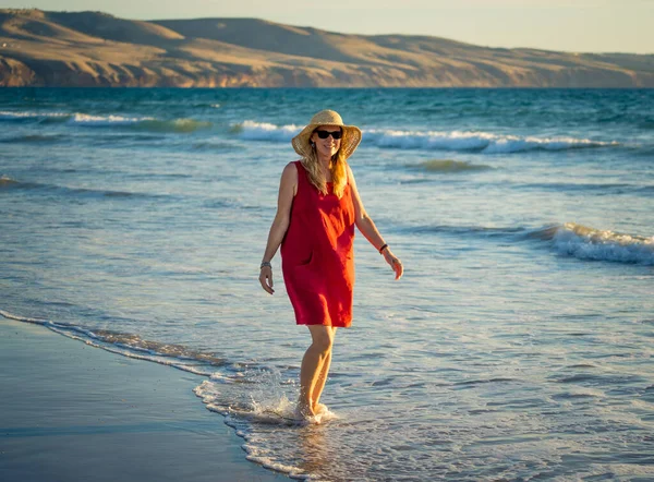 Happy Attractive Mature Woman Red Dress Enjoying Outdoors Freedom Beach — Stock Photo, Image