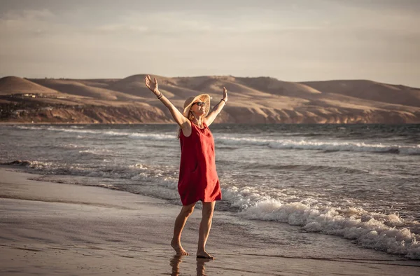 Happy Attractive Mature Woman Red Dress Enjoying Outdoors Freedom Beach — Stock Photo, Image