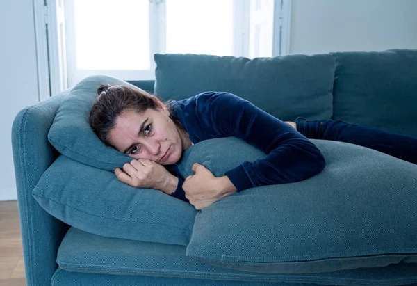 Young Lonely Attractive Latin Woman Crying Couch Feeling Sad Tired — Stock Photo, Image