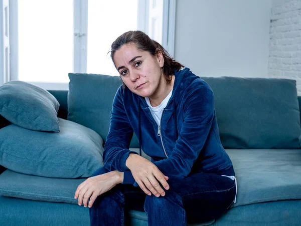 Young Lonely Attractive Latin Woman Crying Couch Feeling Sad Tired — Stock Photo, Image