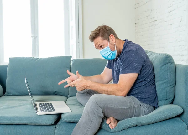 Glad Affärsman Laptop Som Jobbar Hemifrån Frilansare Dator Videokonferens Med — Stockfoto