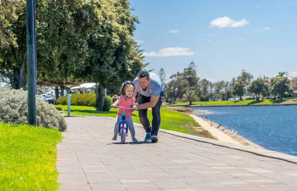 Little Girl Learning Ride Bicycle His Father Park Lake Father — Stock Photo, Image