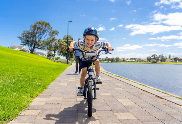 Boy Learning Ride Bicycle His Father Park Lake Father Son — Stock Photo, Image