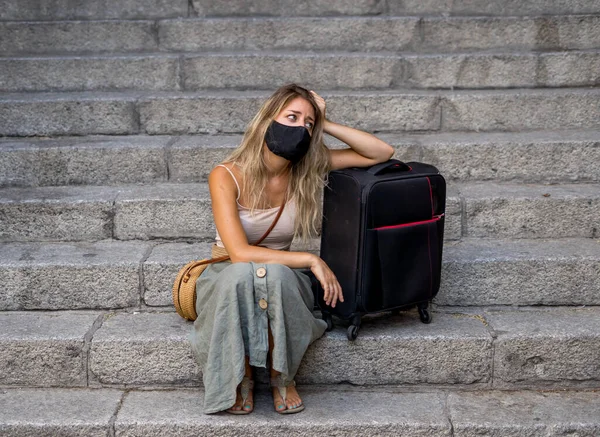 Covid Impacto Turismo Internacional Mulher Turista Triste Preocupado Com Quarentena — Fotografia de Stock