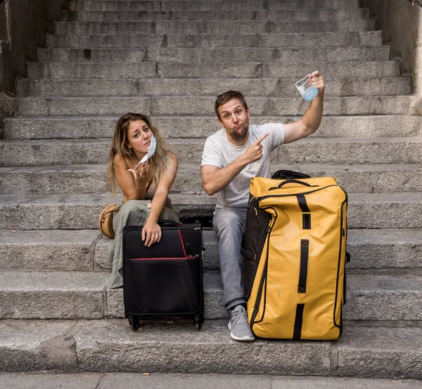 Covid Impacto Turismo Internacional Triste Pareja Turistas Preocupados Por Cuarentena — Foto de Stock