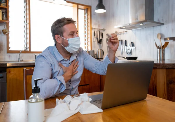 Covid Online Medicinsk Konsultation Sjuk Man Med Mask Ansluten Med — Stockfoto