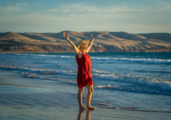 Happy Attractive Mature Woman Red Dress Enjoying Outdoors Freedom Beach — Stock Photo, Image