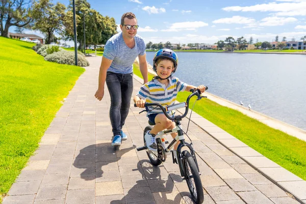 Boy Learning Ride Bicycle His Father Park Lake Father Son — Stock Photo, Image