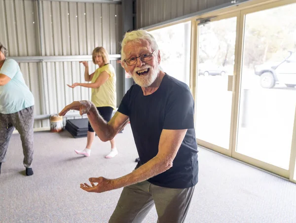 Grupo Personas Mayores Clase Tai Chi Que Ejercen Estilo Vida —  Fotos de Stock