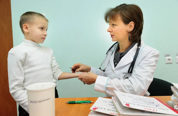 Grip aşısı için hazırlanıyor.