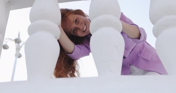 A girl with curly long red hair having a fun outdoors. — Stock Video