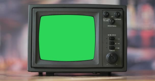 Televisi menetapkan latar belakang hijau dengan kebisingan dan statis. Layar hijau. — Stok Video