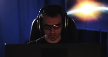 Başarılı profesyonel oyuncu büyük bir yarışma kazandı..