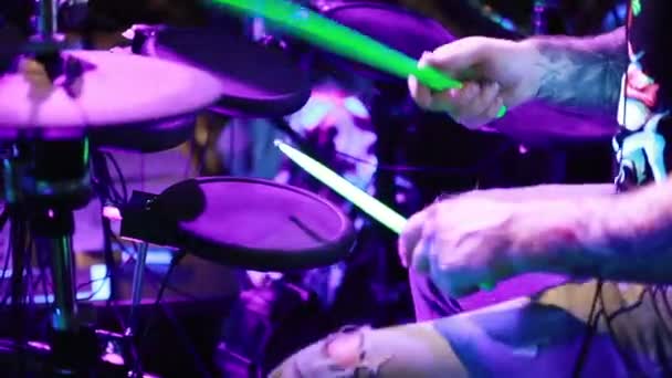 Fluorescent drum stick in the night. — Stok Video