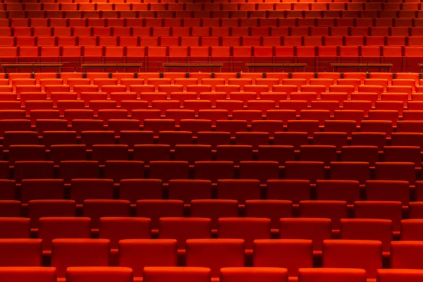 Kırmızı Sinema Veya Tiyatro Koltuk Sandalye Ile Boş Oditoryum — Stok fotoğraf