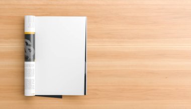 Gerçekçi dergi veya katalog ahşap masa üzerinde alay. Boş mag