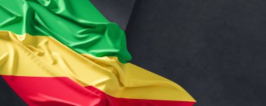 Kongo Cumhuriyeti bayrağı. Kumaş desenli Kongo Cumhuriyeti bayrağı koyu arka planda izole edildi. 3B illüstrasyon
