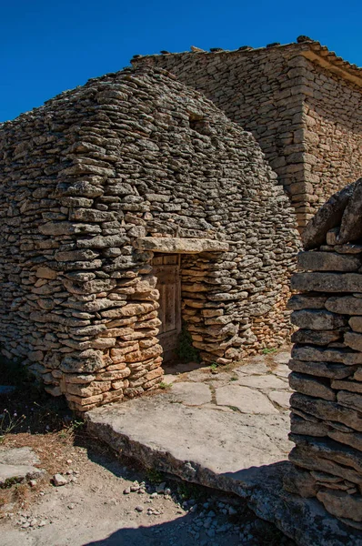 Bories Köyünde taştan yapılmış tipik kulübe — Stok fotoğraf