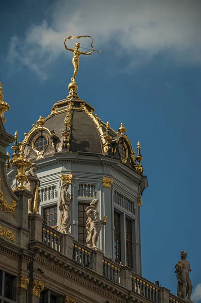 Багата і елегантна прикраса на історичні будівлі Брюсселя — стокове фото