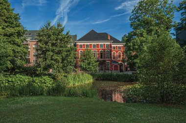 Tielt konakları ile Evergreen bahçe ve gölet